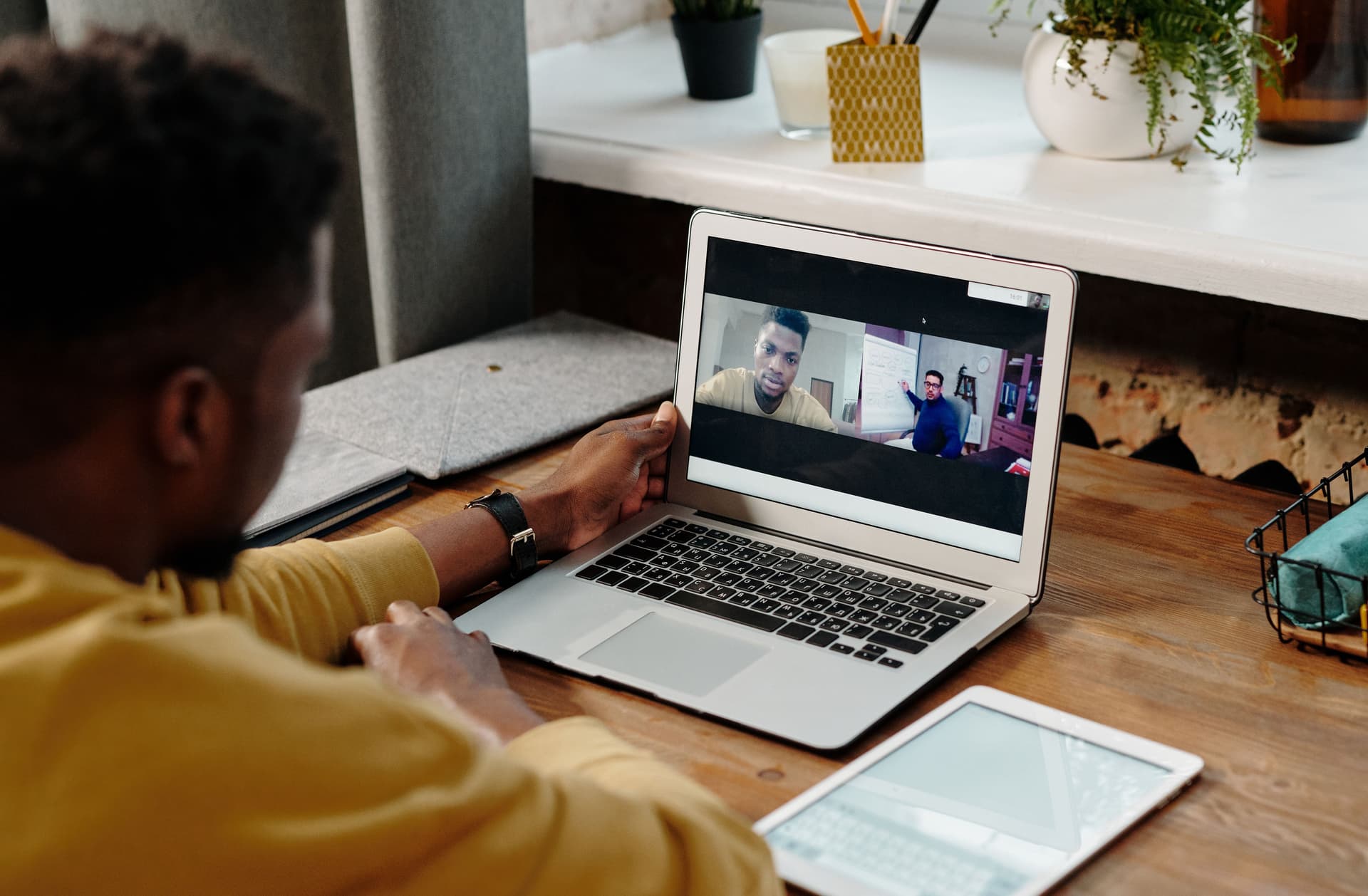 Tutor leading an online learning session