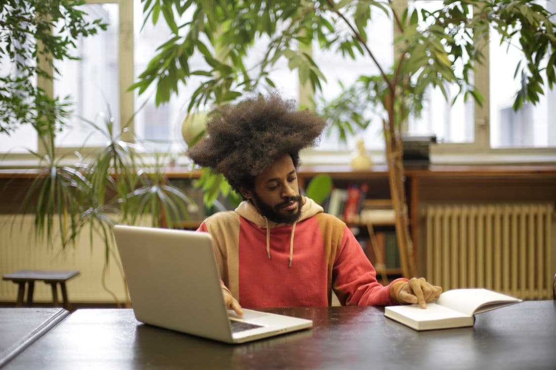 African students practising Twi conversation online