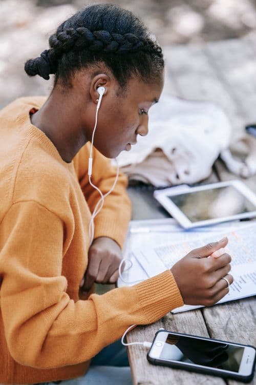 African family learning Twi together online